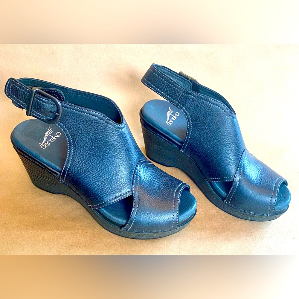 NWOT Dansko Vanda black leather peep toe wedge sandals women’s 36